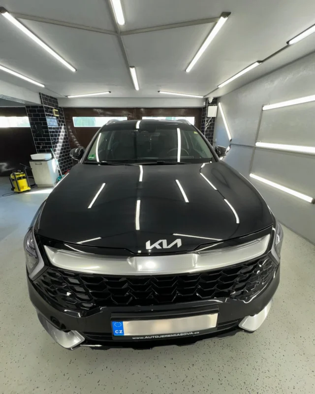 Výsledek kompletního čištění za využití suché páry parního stroje Fortador by Lamborghini!
Úkony provedené na automobilu Kia Sportage:
- úmytí karoserie vozidla suchou parou.
- detailní čištění interiéru: vysátí, vyčištění plastů, mezidveřních prostor a impregnace plastů.
- rozleštění vnitřní strany oken a zpětných zrcátek.
- kontrolní vysátí vozu.
Děkujeme našemu klientovi za projevenou důvěru a těšíme se na další vzájemnou spolupráci.
#fortador #lamborghini #kia #steamcleaning